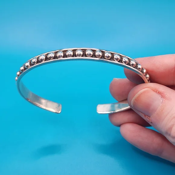 Elegant Silver Beaded Bracelet - Picture 2 of 6